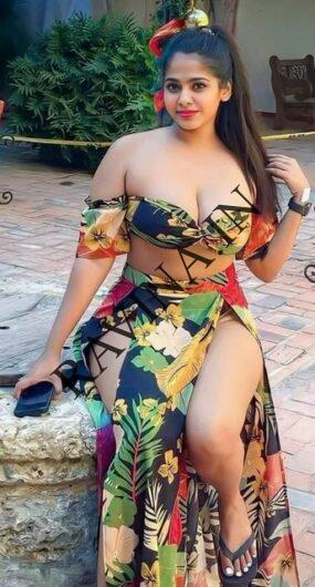 C R Park call girls 8302898207 call girls in Delhi C R Park